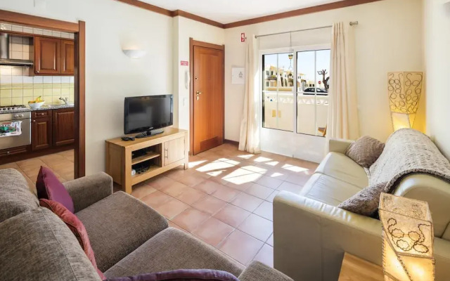 Apartment Near Praia do Carvalho Beach