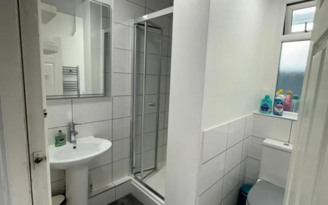 Aremo Room 1