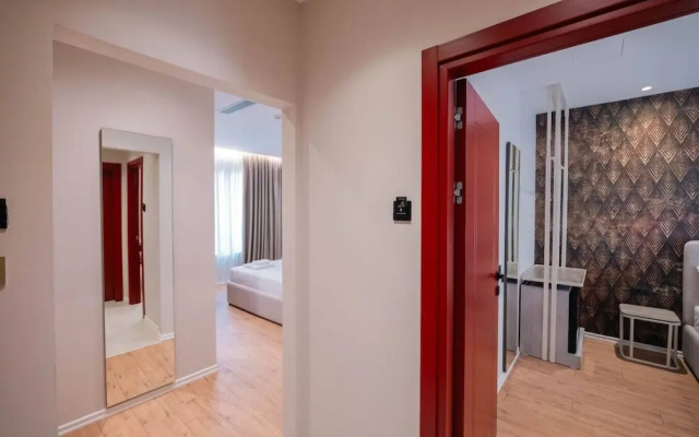 Ermes Deluxe Family Room With French Balcony