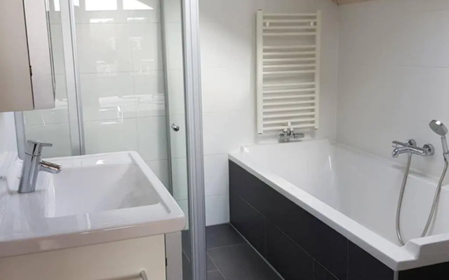 The Blue House - Luxurious Waterfront Villa Zeewolde