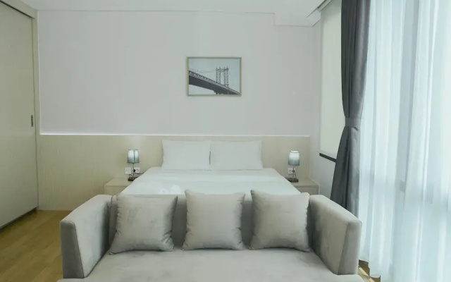 Comfortable Studio Room at Capitol Suites Apartment