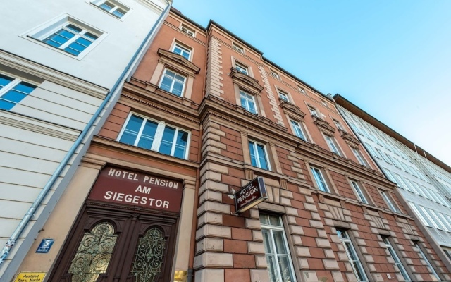 Hotel Pension am Siegestor Мюнхен вид на фасад