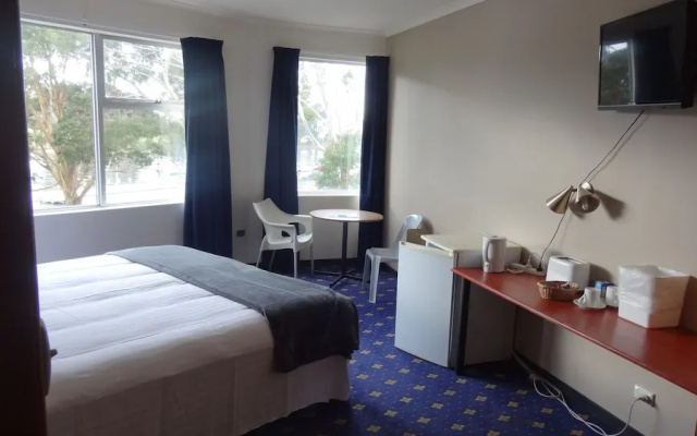 Wharf Hotel