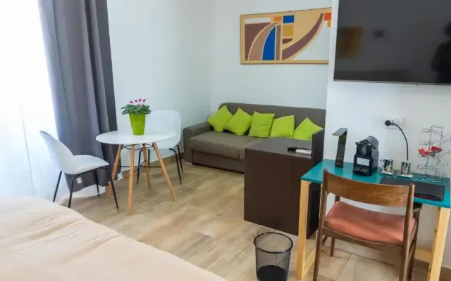 Zeta Rooms