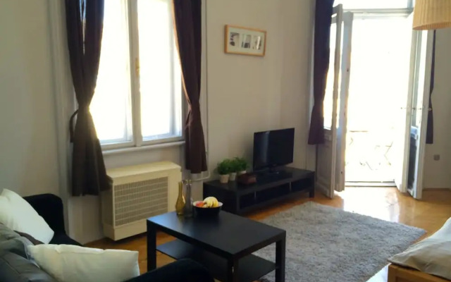 Budget Apartment by Hi5 - Október 6. Street 4.
