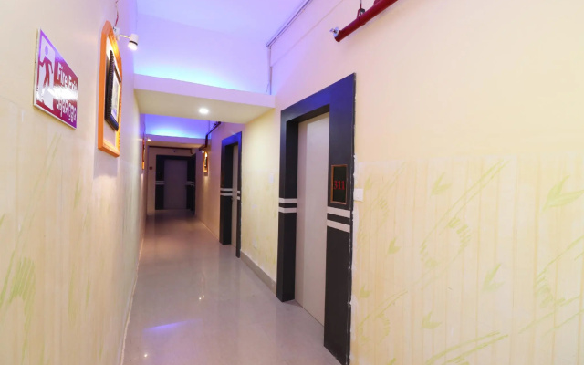 Capital O 30565 Pabitra Royal Regency