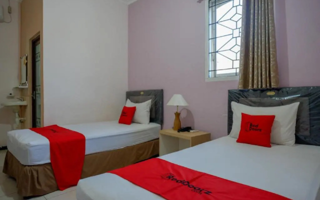 RedDoorz Plus Syariah @ Hotel Boulevard Luwuk