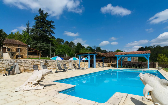 Lovely Holiday Home in Aquitaine with Private Swimming Pool