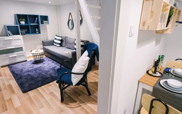 d.Five Golden Hand Luxury Apartment