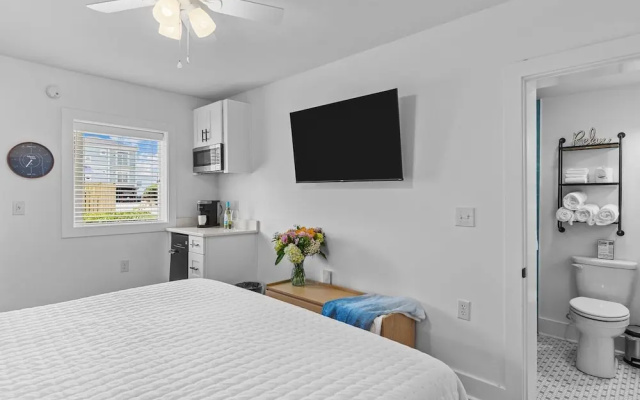 The Beach House Motel & Suites