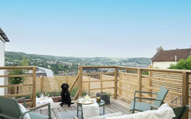 Garden apartment with balcony
