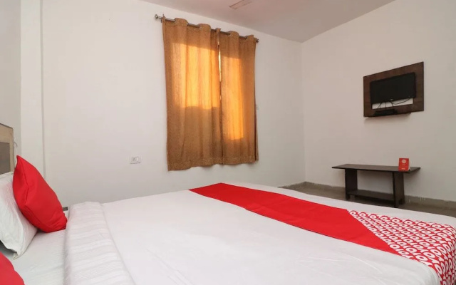 OYO 24878 Hotel Aicon Palace