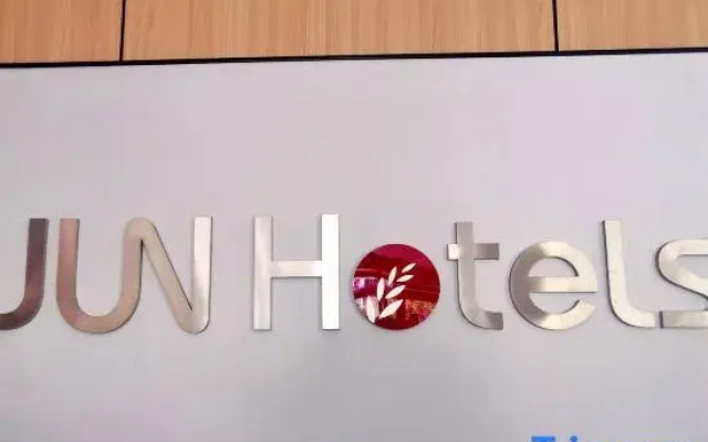 Junyi Chain Hotel (Xishui Zhongbai Storage Chinese Medicine Hospital Branch)