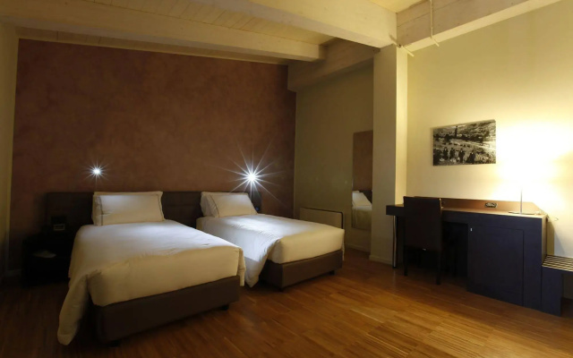 EKK Hotel