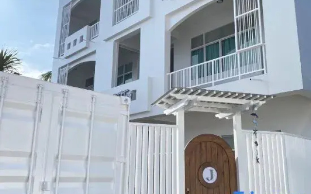 Triple J hotel Trang