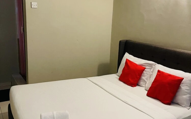 OYO 90338 Prima Saujana Budget Hotel