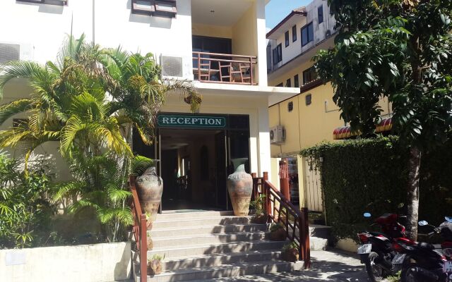 Отель Paddys Palms Resort вид на фасад