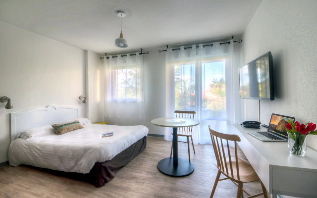 Zenitude Hotel-Residences Les Terrasses du Lac