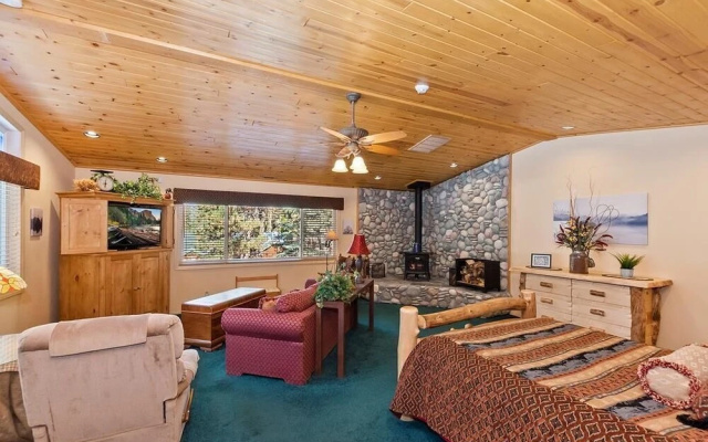 020 - Summit Haus