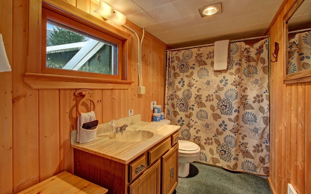 Riverside Ranch with Guest Cabin and Fireplace