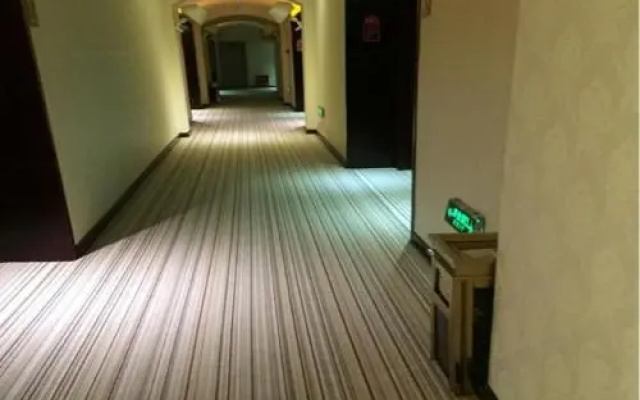 Xiamen Alice Theme Hotel