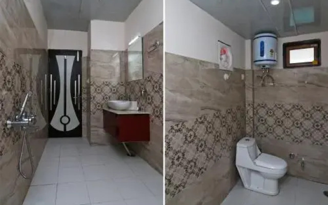 OYO 18469 Hotel Hmvr