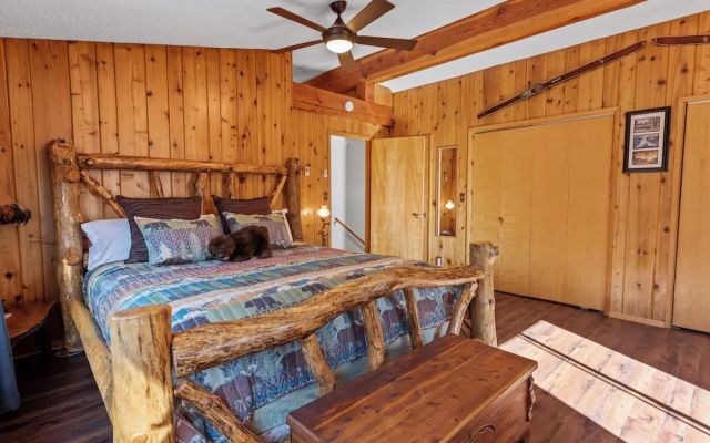 Knotty Hideaway