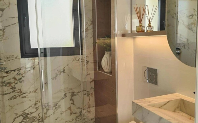 3 Bed Villa - Sleeps 6 - Private Pool - Parking