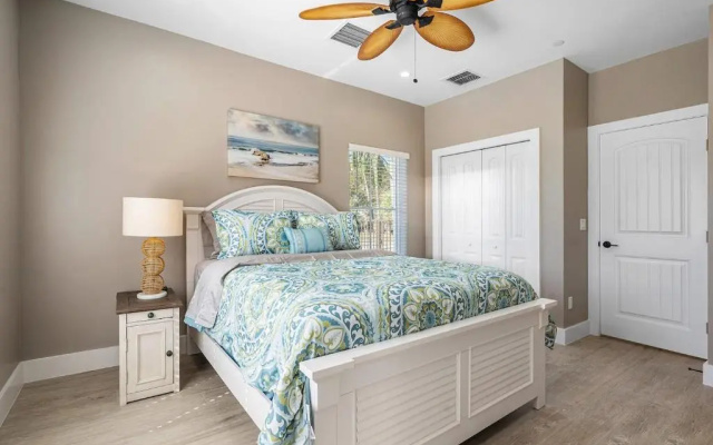 Bermuda Bungalows (Tropical Island Getaway)