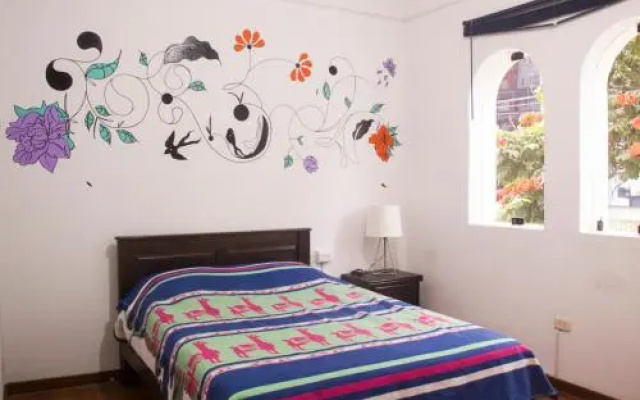5 Milenios Hostel