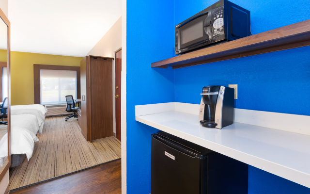 Holiday Inn Express & Suites Three Rivers by IHG