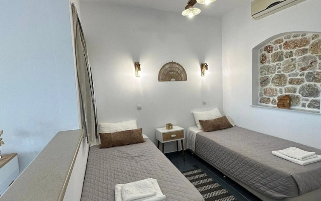 Elenis Studios & Apartments