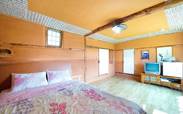 Seogwipo Pyeonwoon Sanjang Pension