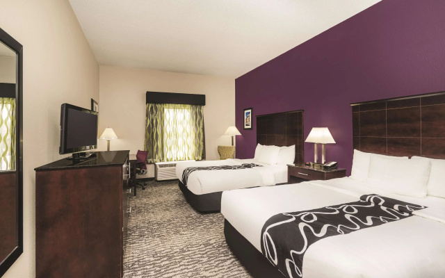 La Quinta Inn & Suites by Wyndham Louisville East