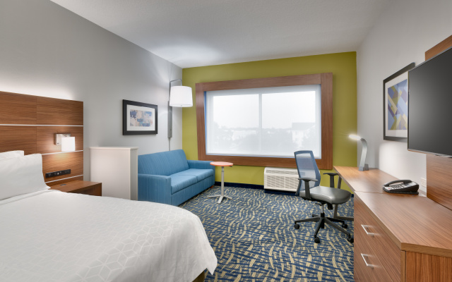 Holiday Inn Express & Suites Gainesville I-75 by IHG