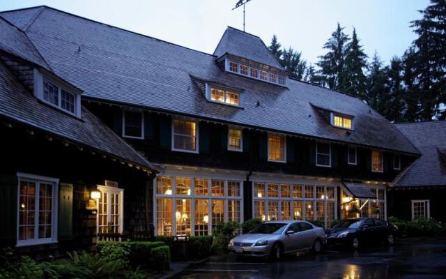 Отель Lake Quinault Lodge Куинолт вид на фасад