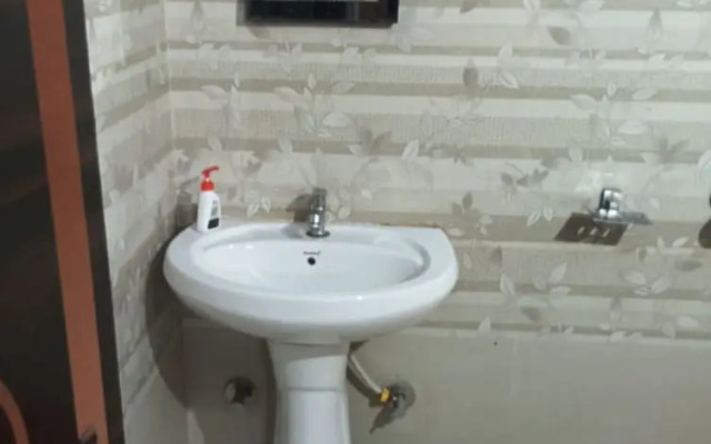 Kiran Homestay Naukuchia Tal Rd