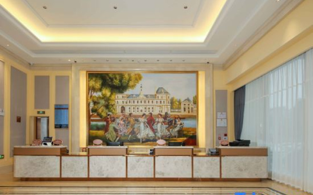 Vienna Hotel (Chongzuo Vientiane Jun Shop)