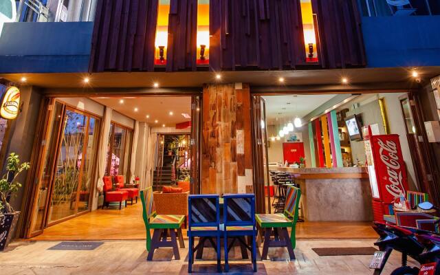 The Oddy Hip Hotel вид на фасад