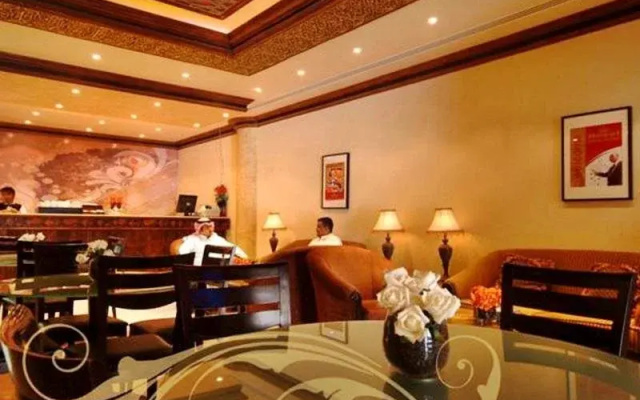 Royal Hotel & Suites