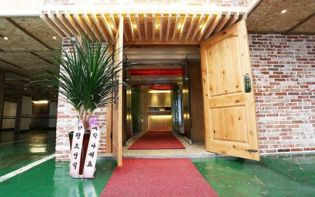 Eco Hotel вид на фасад
