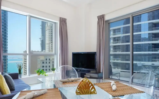 Stunning Apartment w Dubai Marina View