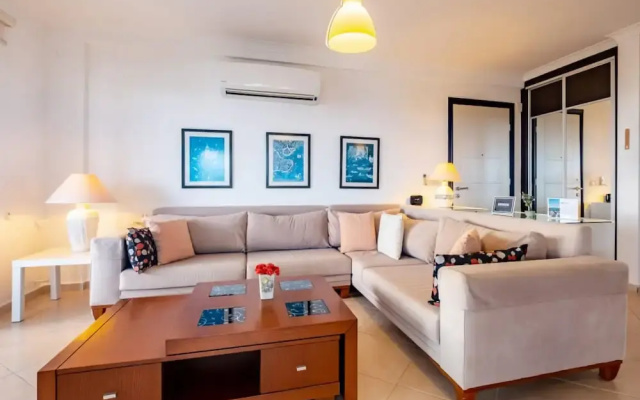 Cozy Flat with Sea View and Shared Pool in Bodrum