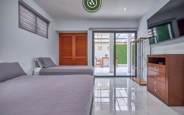 Modern 2BR Condo in Old Town - Private Terrace