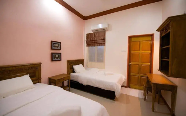 Pak Raja Villas