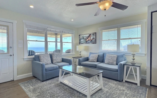 Lighthouse View Oceanfront Lodging