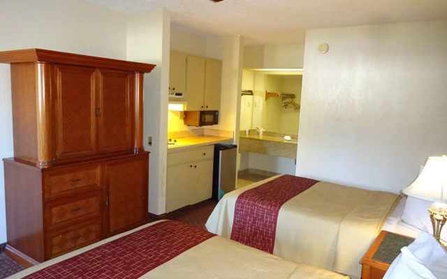 Red Roof Inn & Suites Statesboro - University