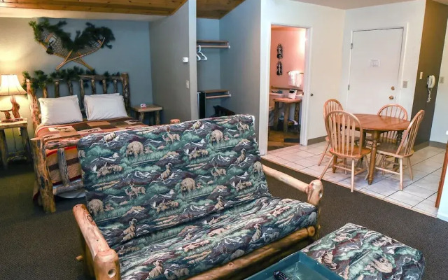 Fawn Valley Inn: 104 Condo