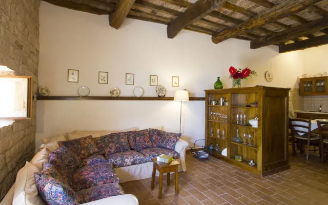 Graceful Holiday Home in Acqualagna With Swimming Pool