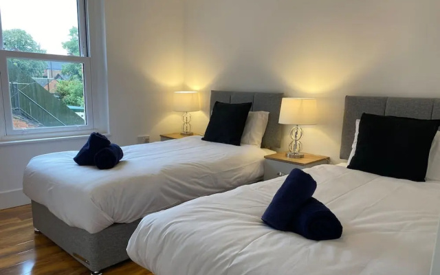 Stylish 2BR Serviced Apartment in Bedford Centre 4